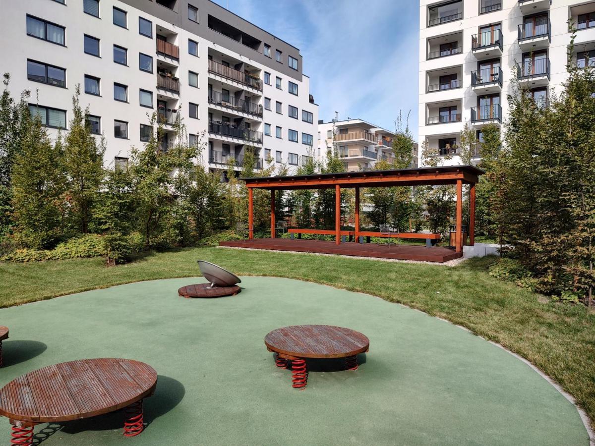 Apartamento Uroczy Apartament Z Miejscem Na Auto W Garazu Varsovia Exterior foto